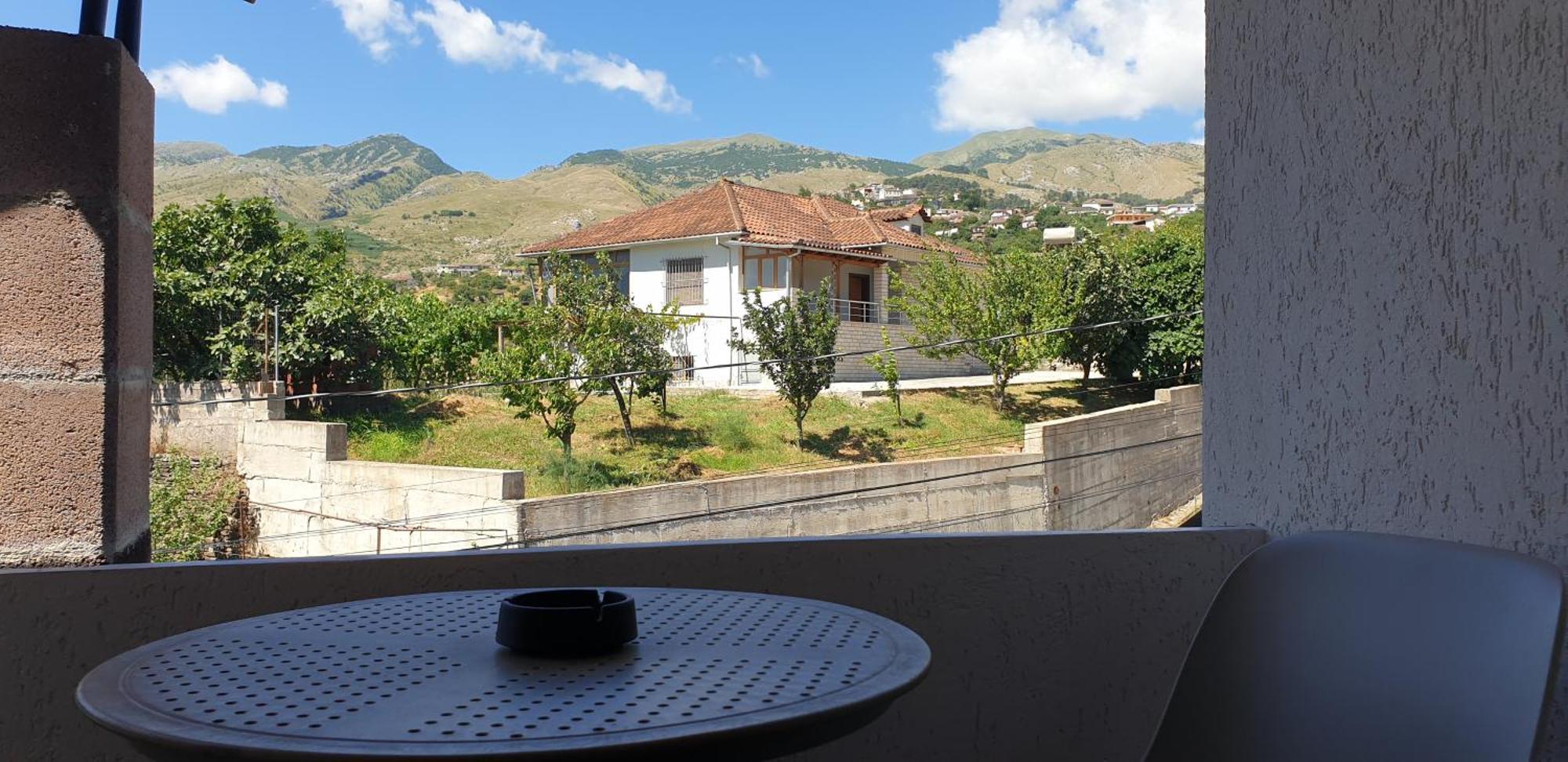 Shena Guest House Gjirokastër Esterno foto