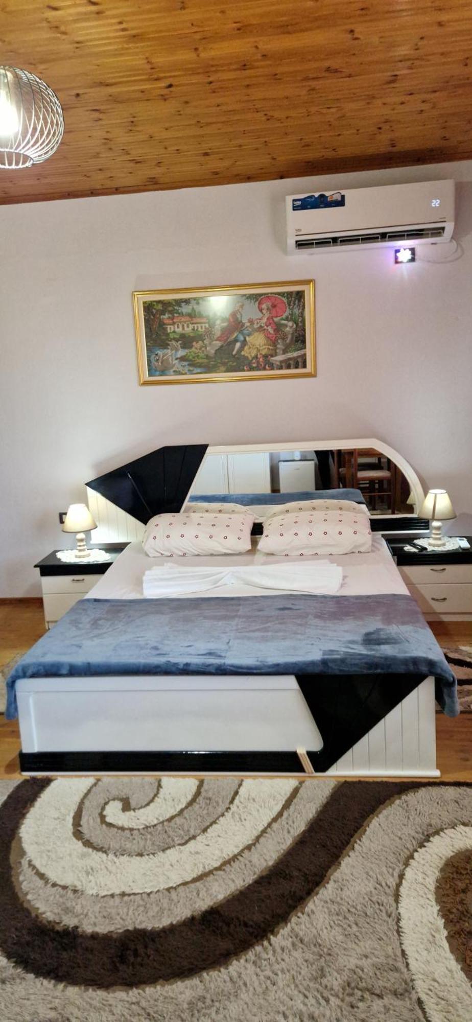 Shena Guest House Gjirokastër Esterno foto