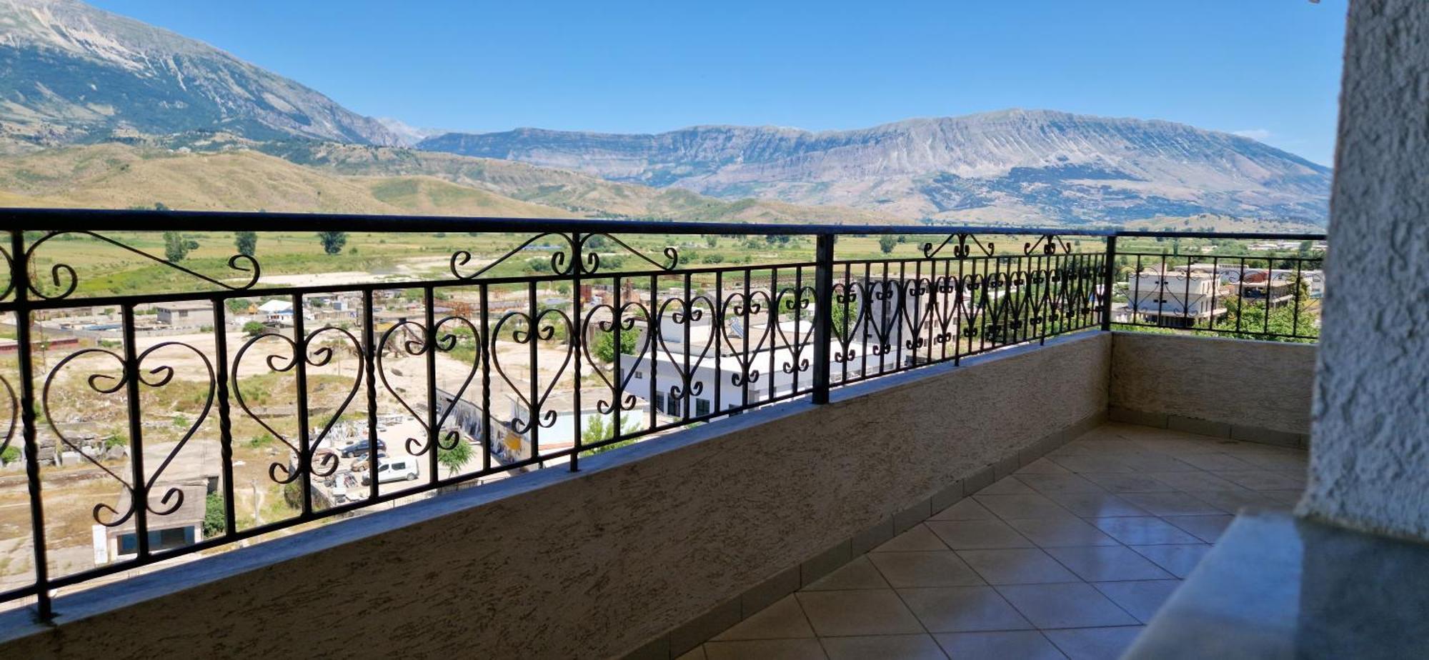 Shena Guest House Gjirokastër Esterno foto