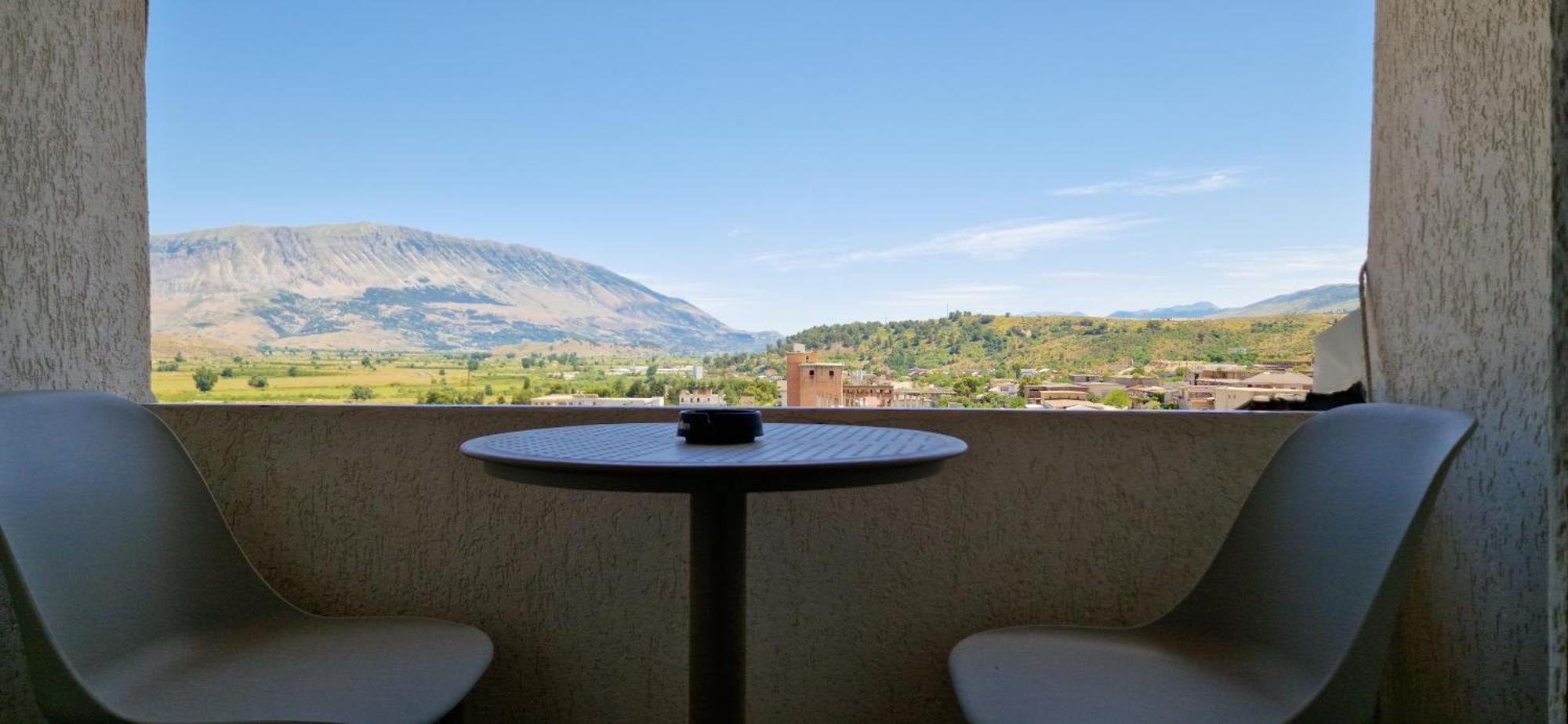 Shena Guest House Gjirokastër Esterno foto
