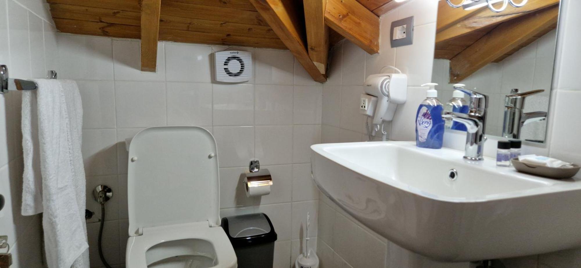 Shena Guest House Gjirokastër Esterno foto
