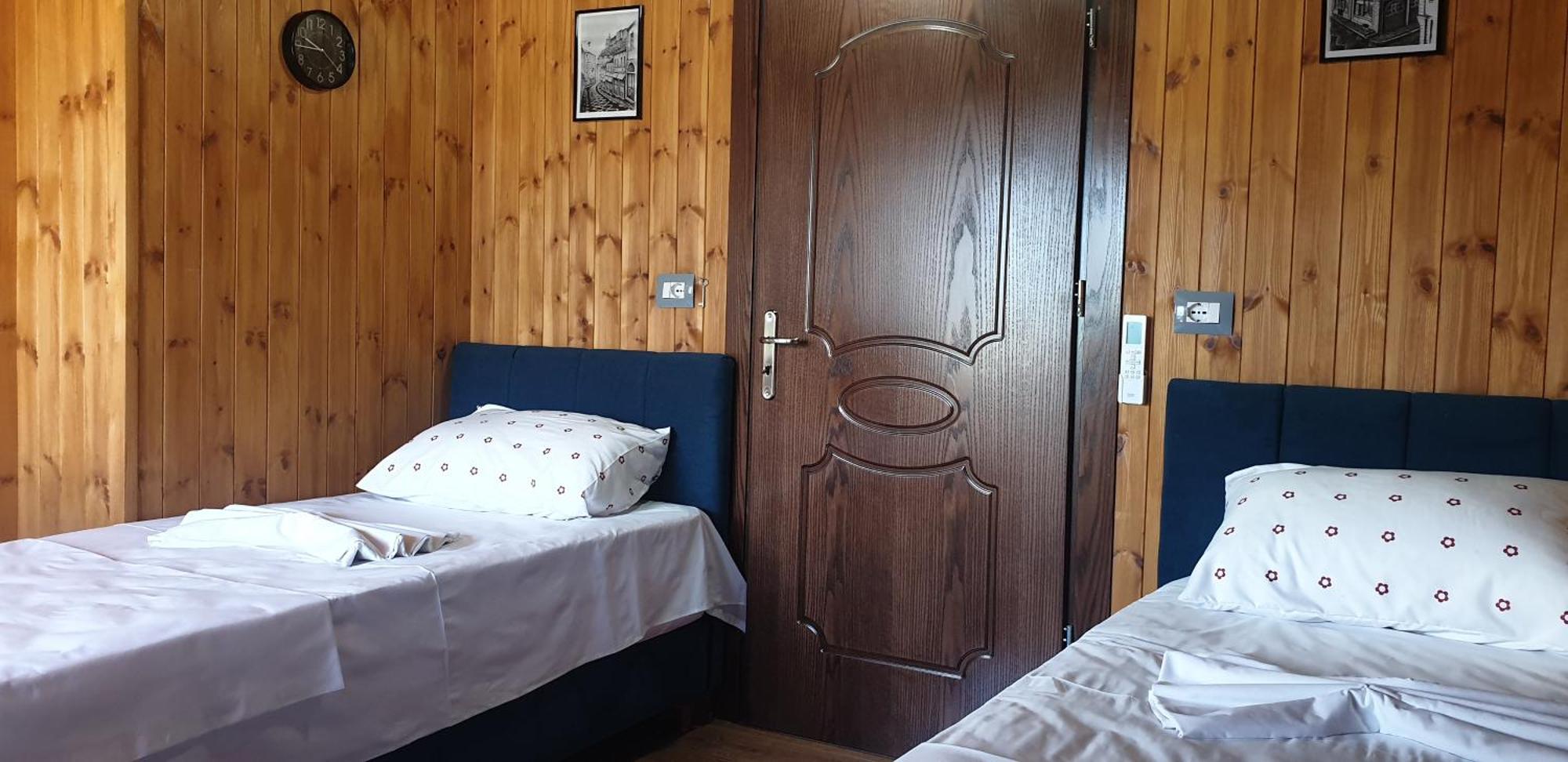 Shena Guest House Gjirokastër Esterno foto