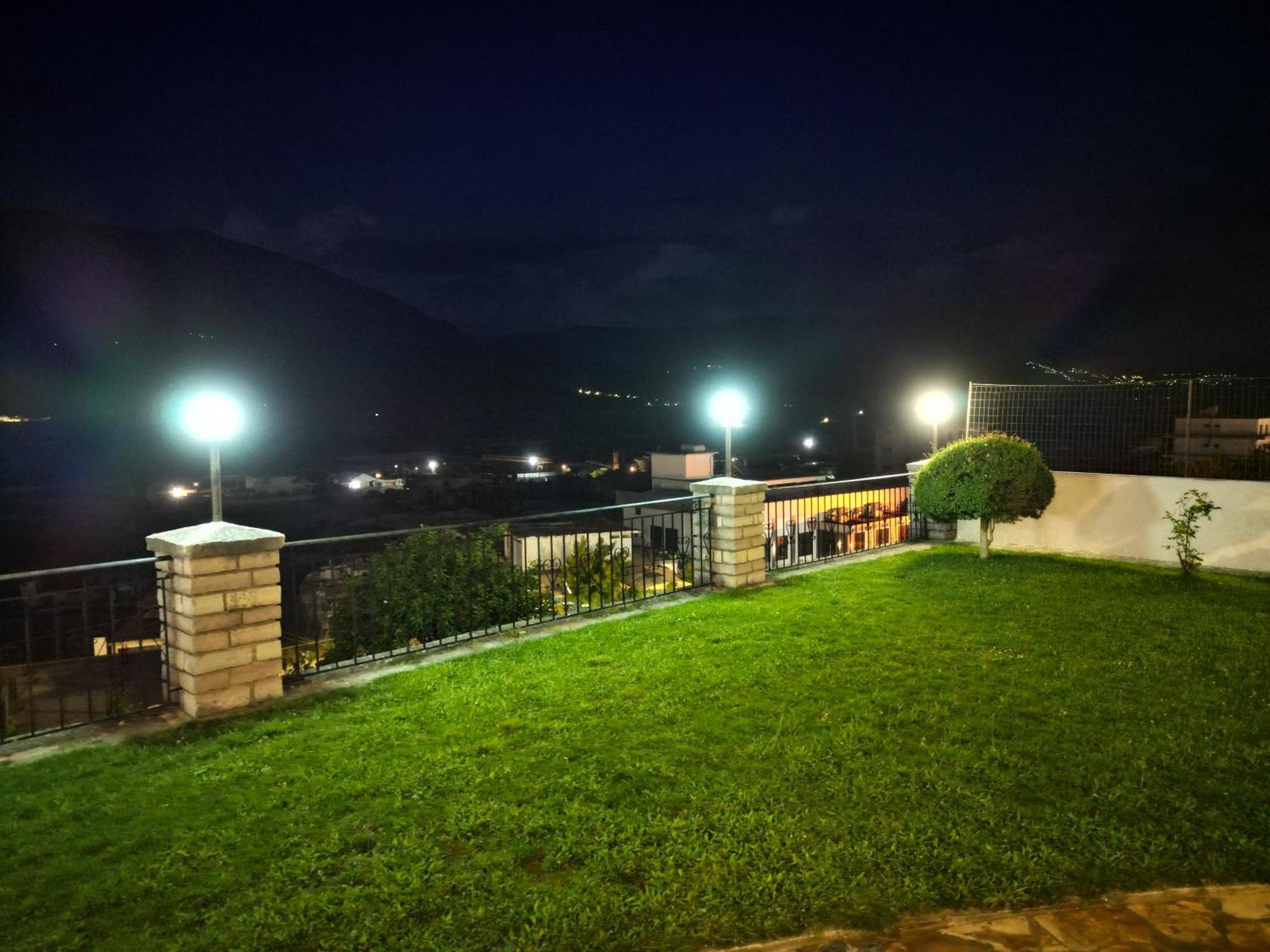 Shena Guest House Gjirokastër Esterno foto
