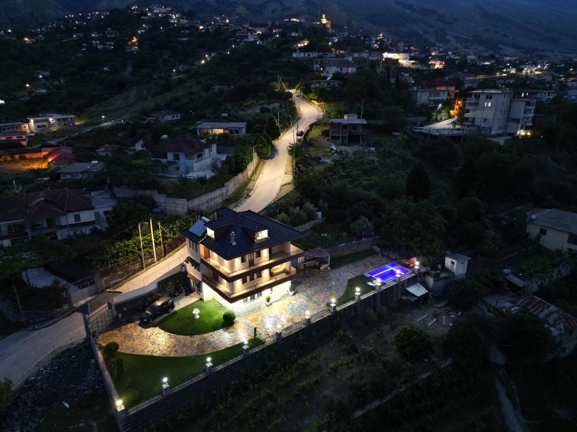 Shena Guest House Gjirokastër Esterno foto