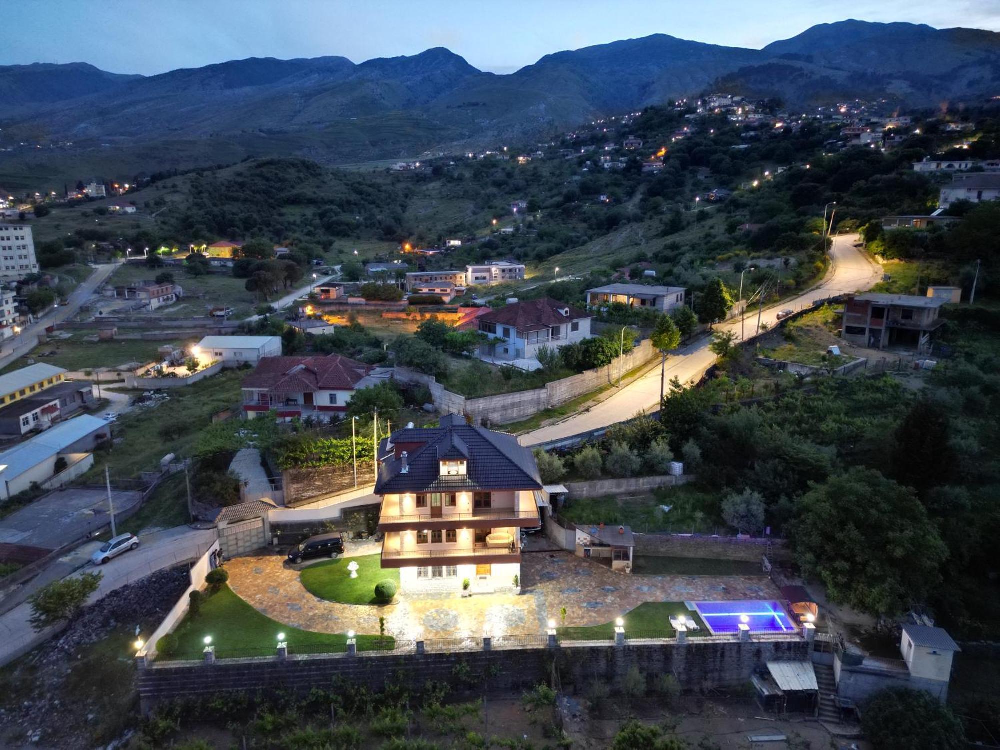 Shena Guest House Gjirokastër Esterno foto