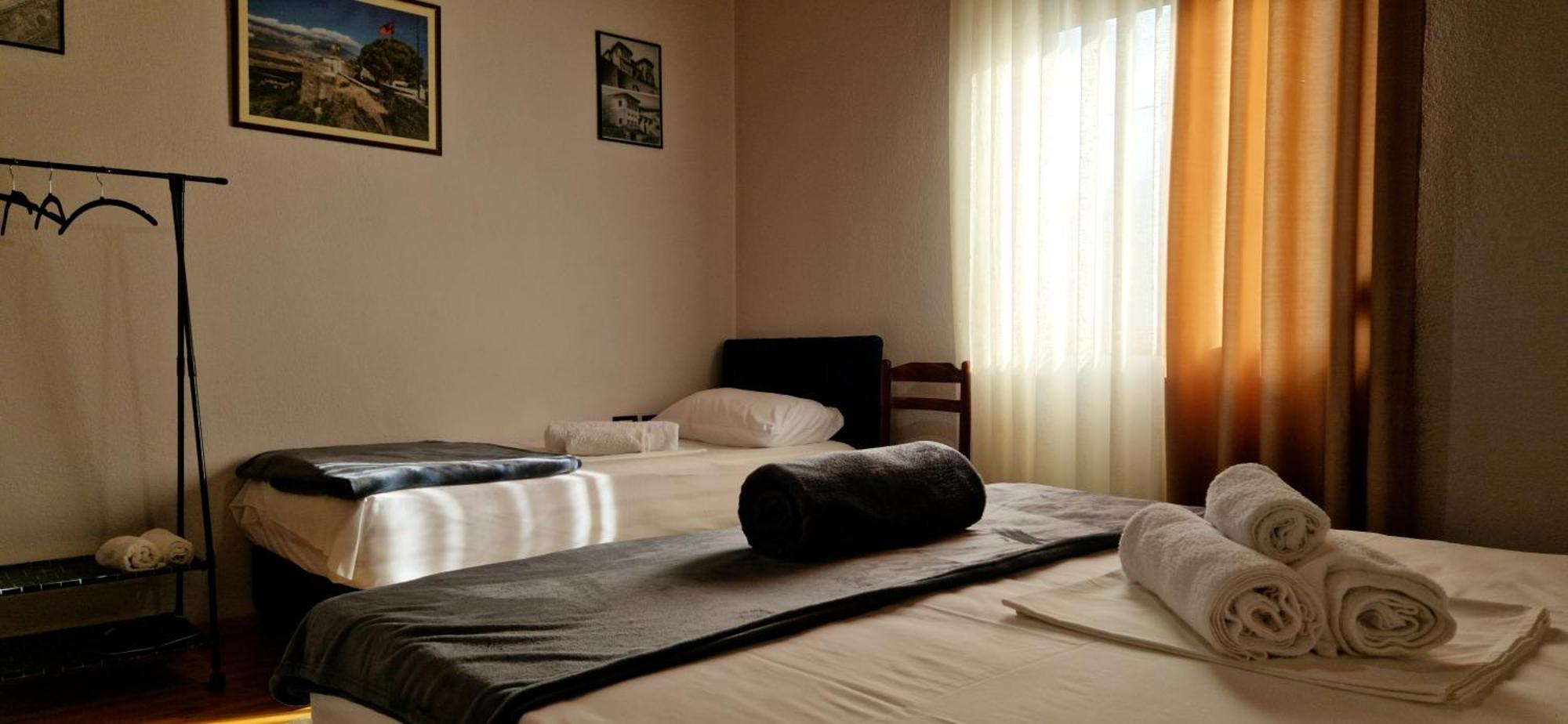 Shena Guest House Gjirokastër Esterno foto